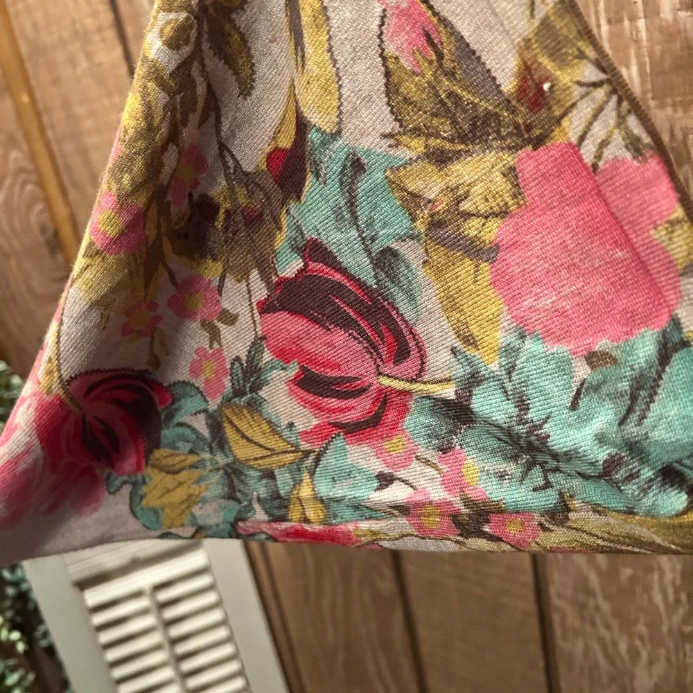 Floral Sleeve V-Neck Knit Top